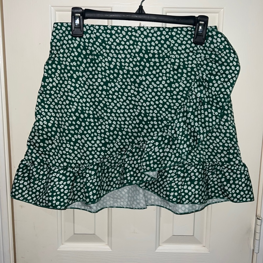 Adorable Green mini Skirt!